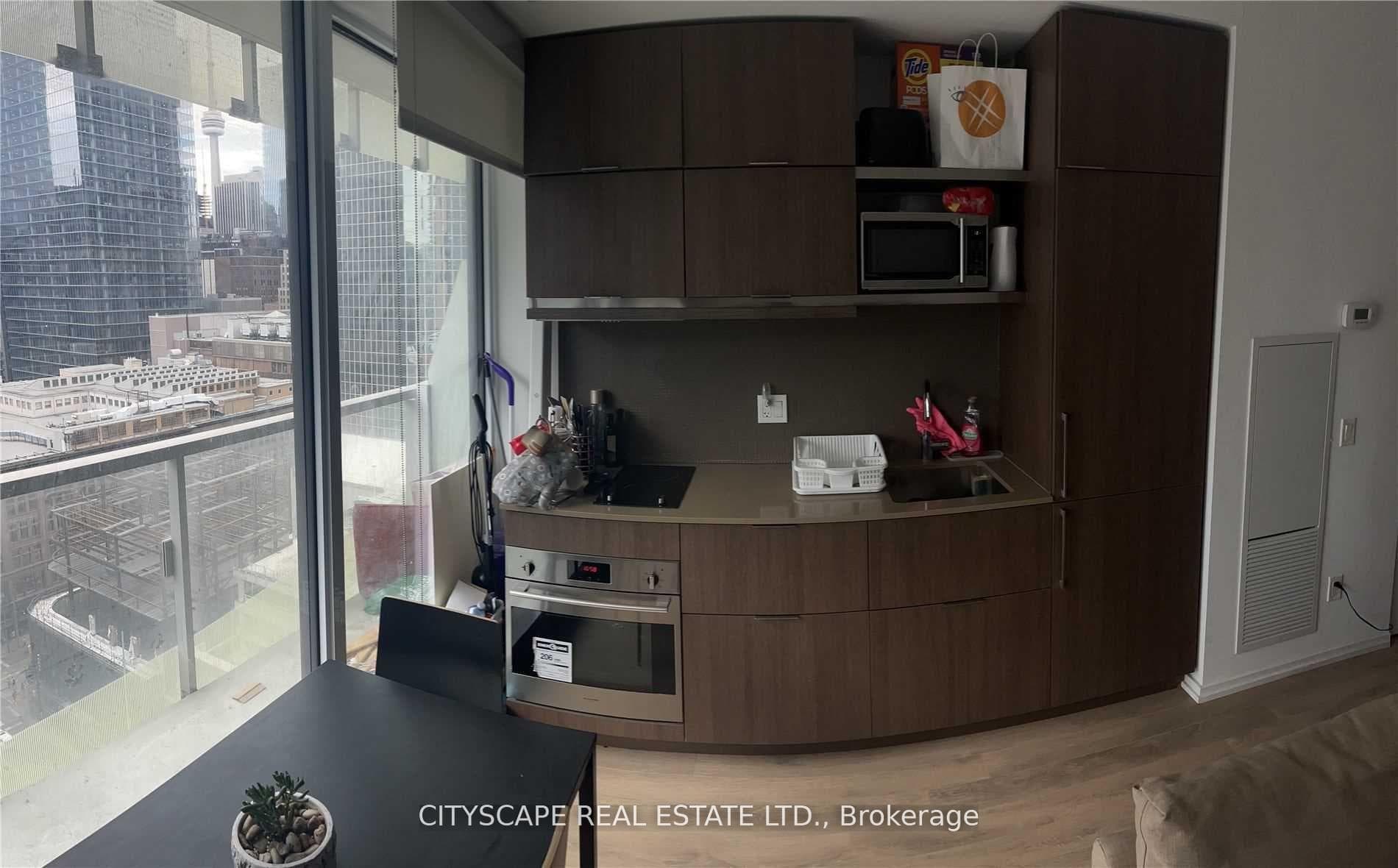 197 Yonge Street Unit 1508 photo 3