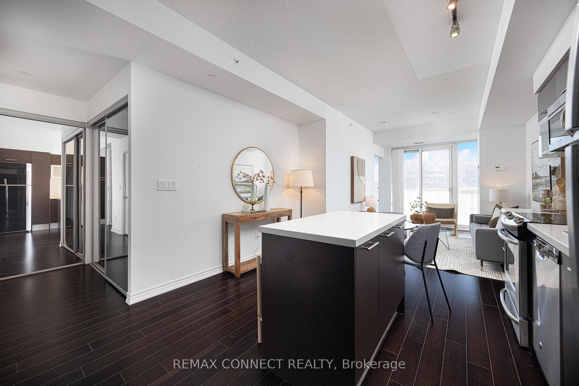 386 Yonge Street Unit 3308 photo 3