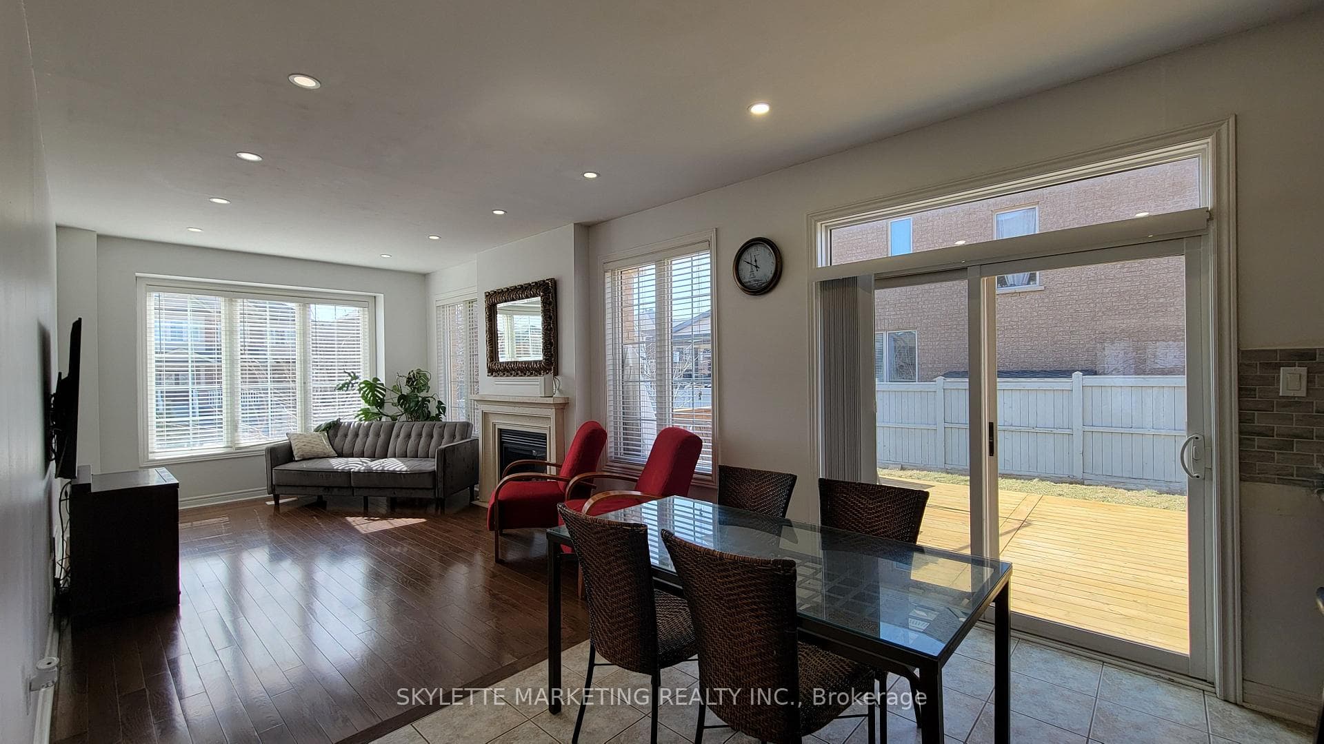 116 Yakefarm Boulevard photo 6