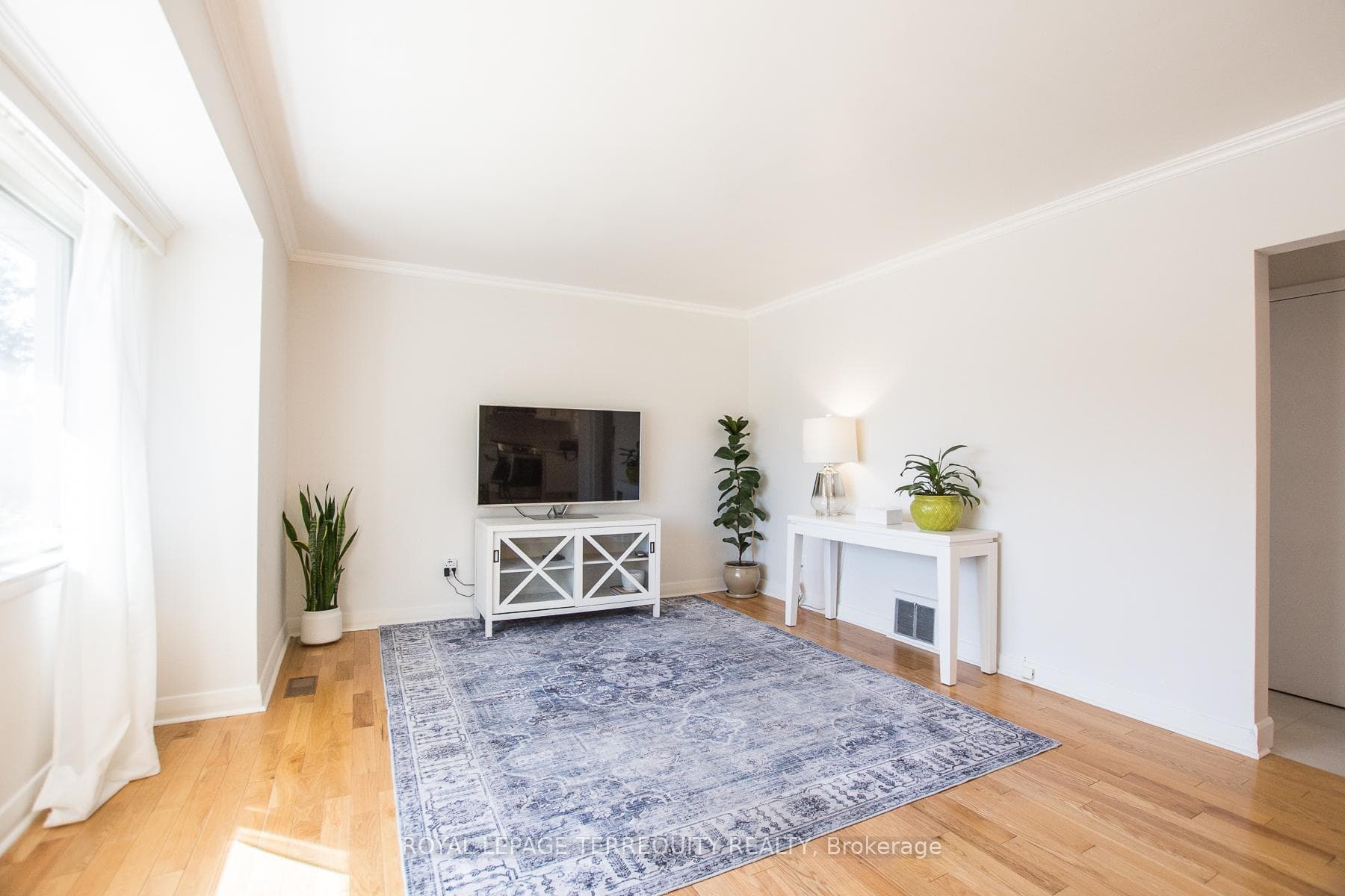 42 Sunray Crescent photo 5