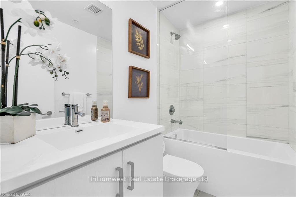 Full bathroom with tiled shower / bath, toilet, an