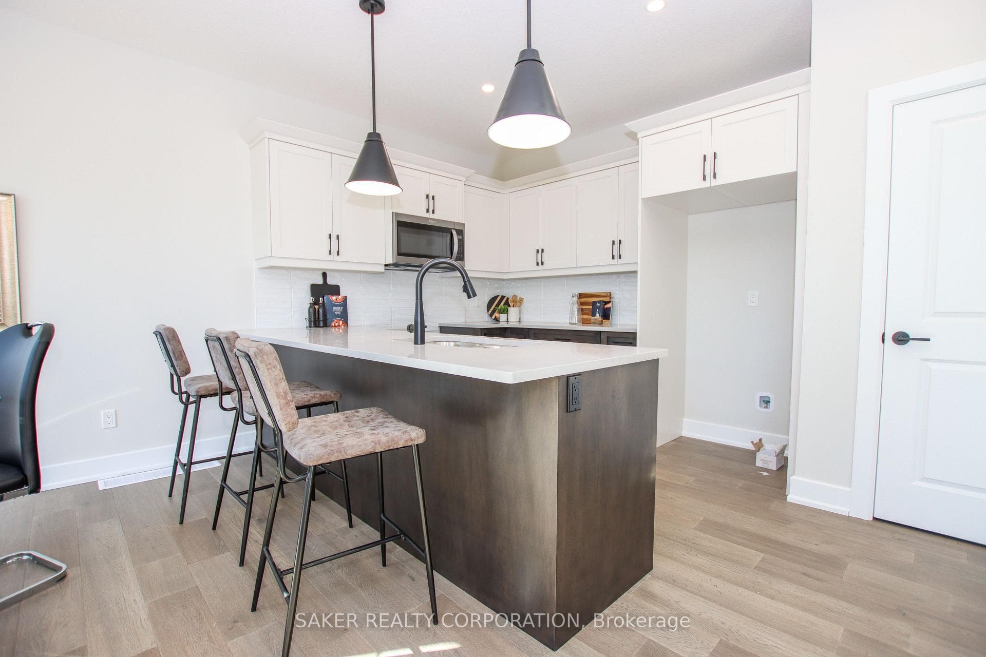 593 REGENT Street photo 10