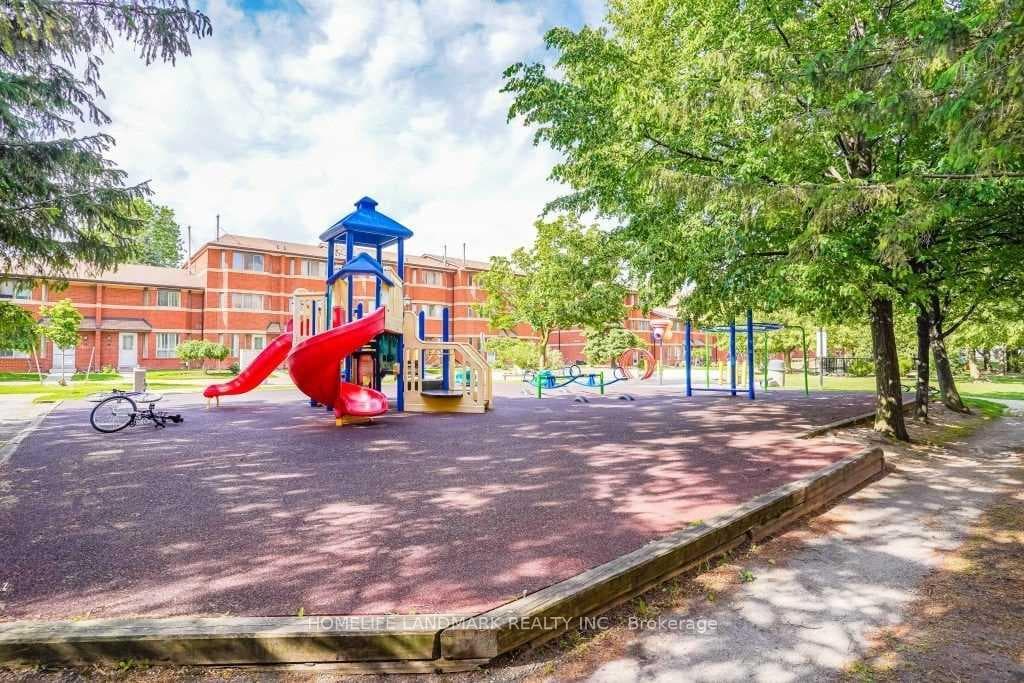 2460 Eglinton Avenue Unit 901 photo 33