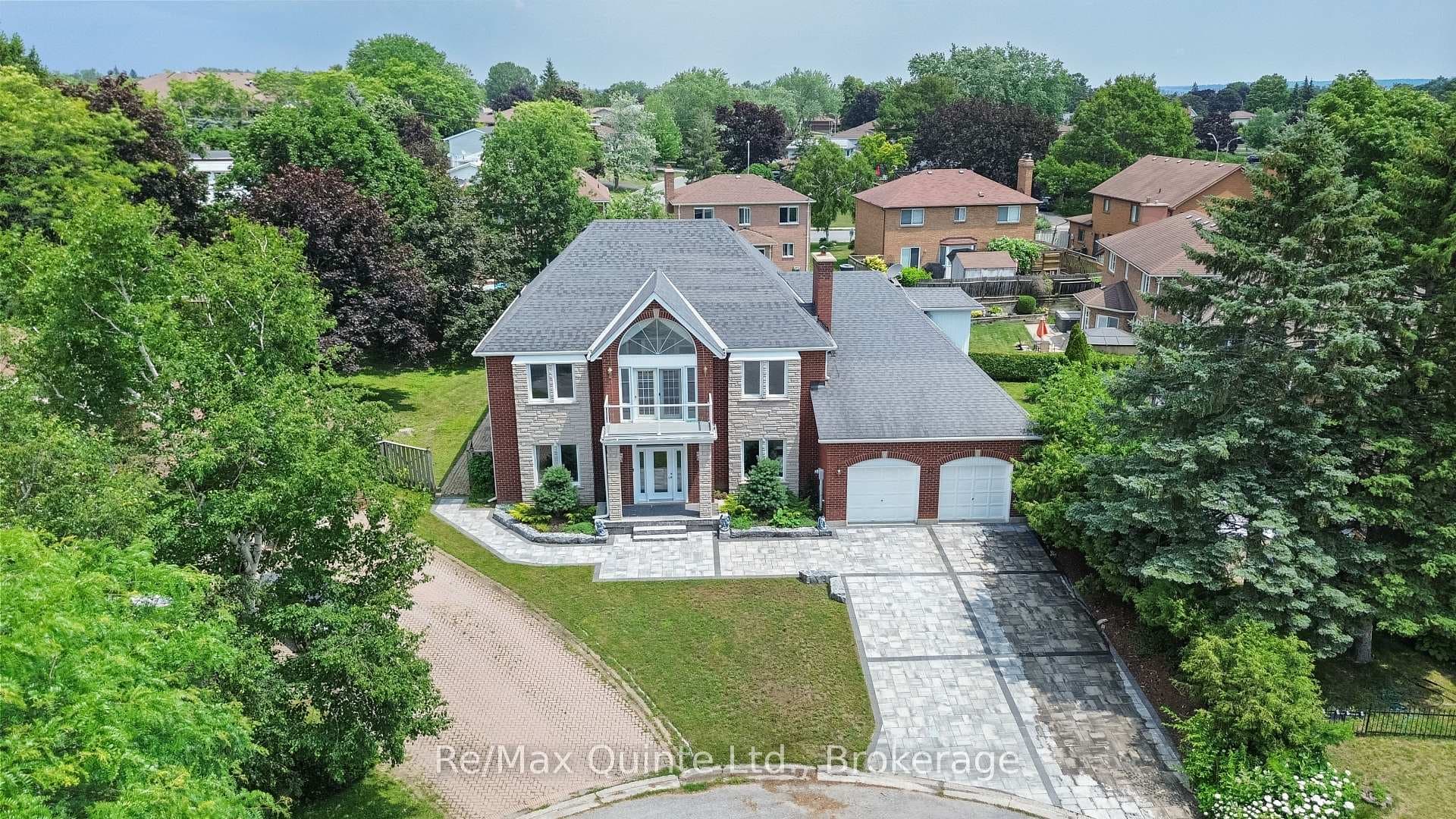 17 Applewood Court photo 3