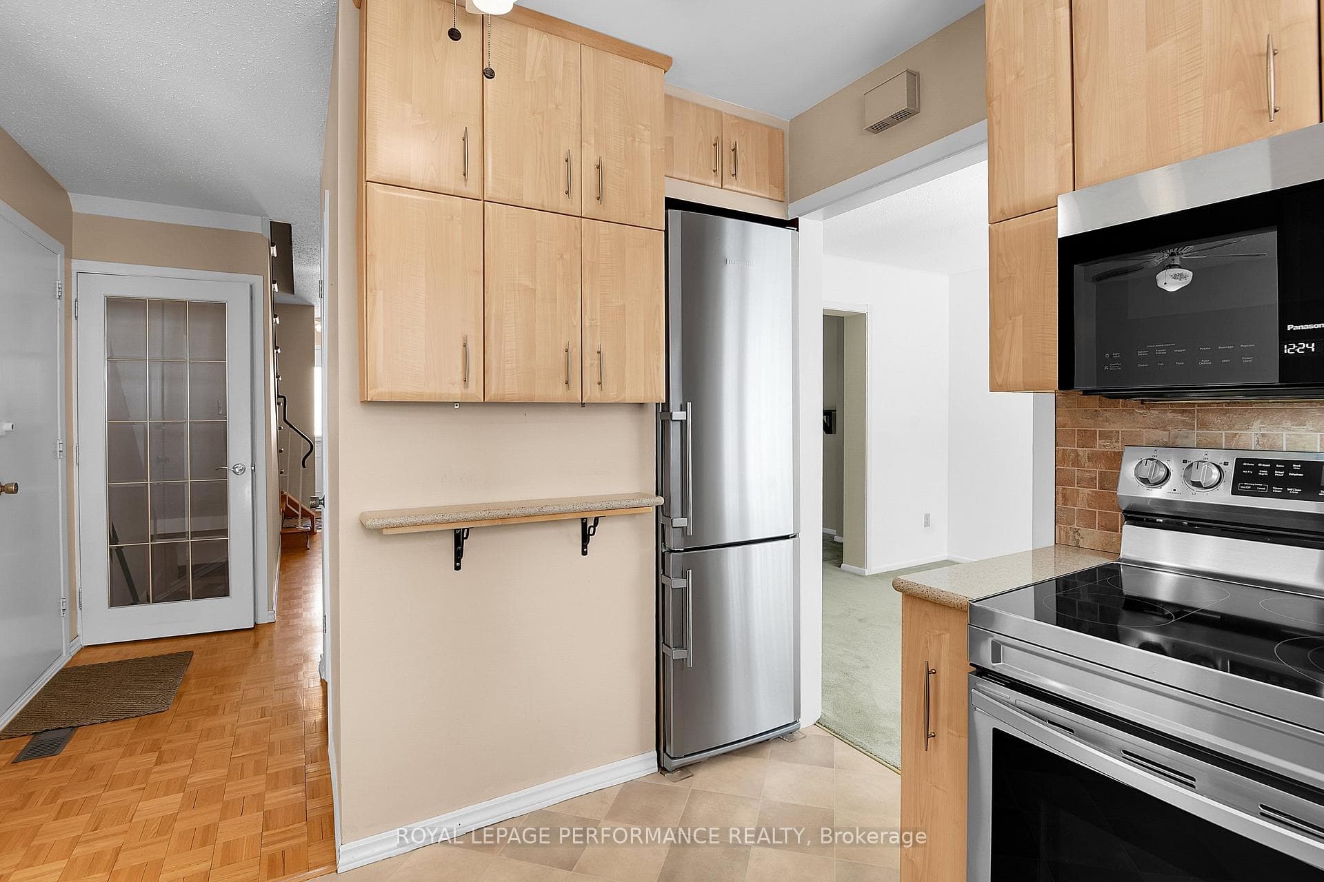 2166 Bickerton Avenue photo 14