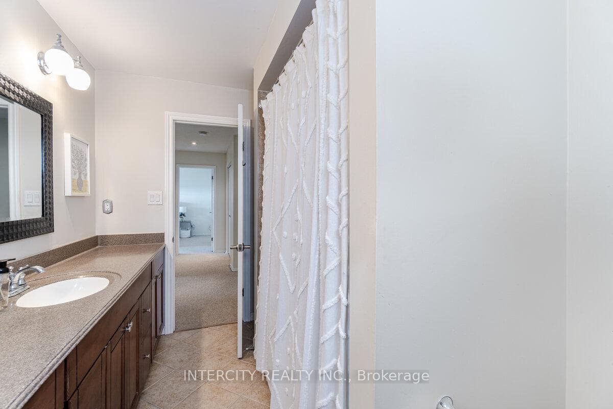 1184 Dowland Crescent photo 20