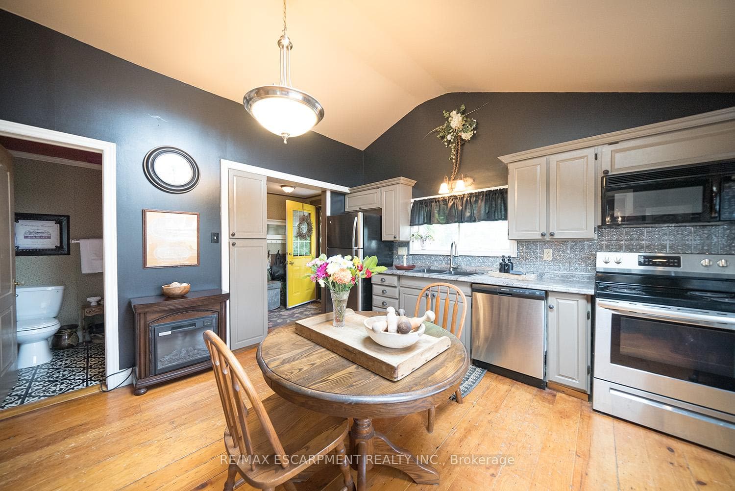 62 William Street photo 14
