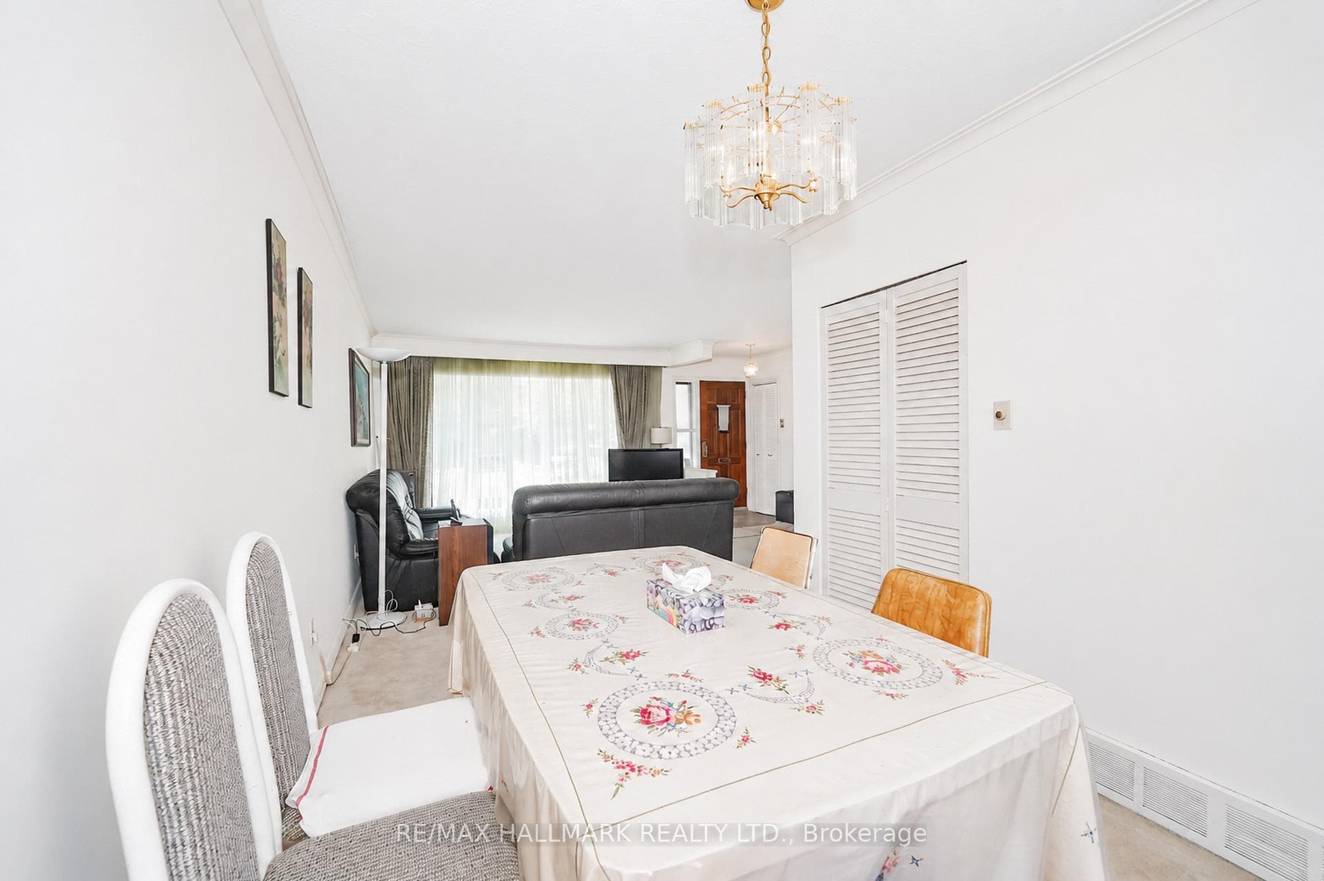 60 Vradenberg Drive photo 18