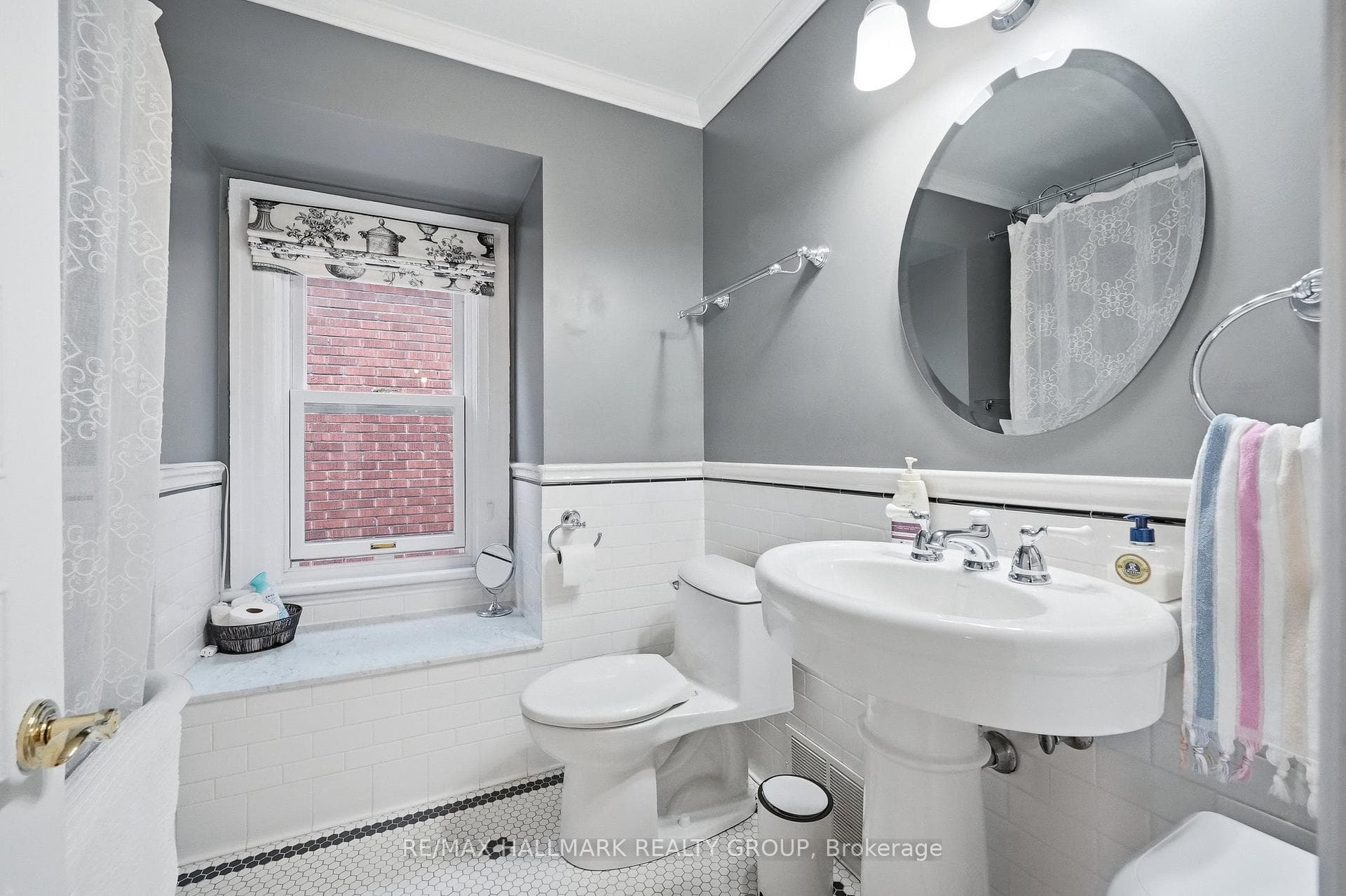138 Keefer Street photo 27