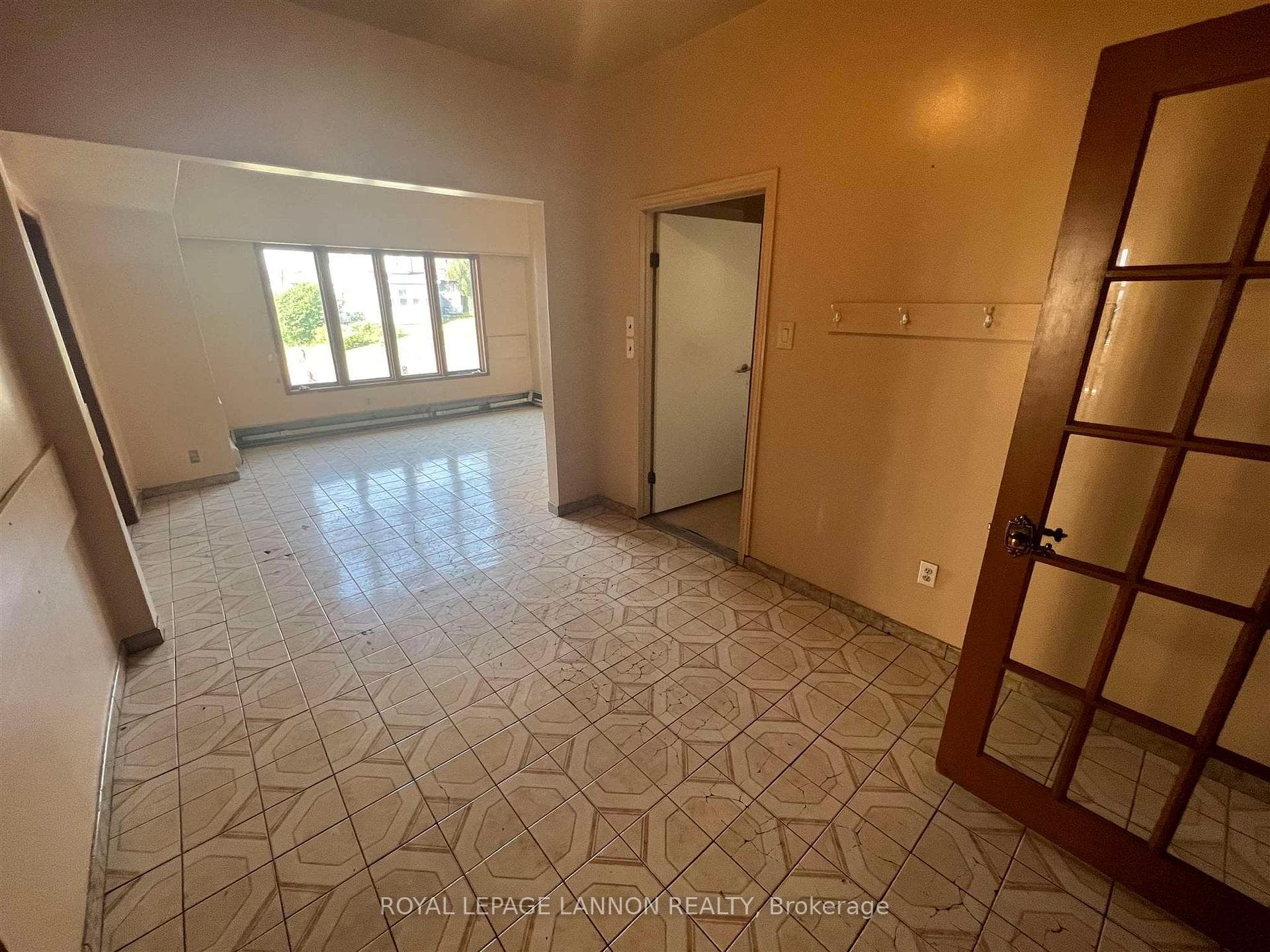 386 Dufferin Street photo 16