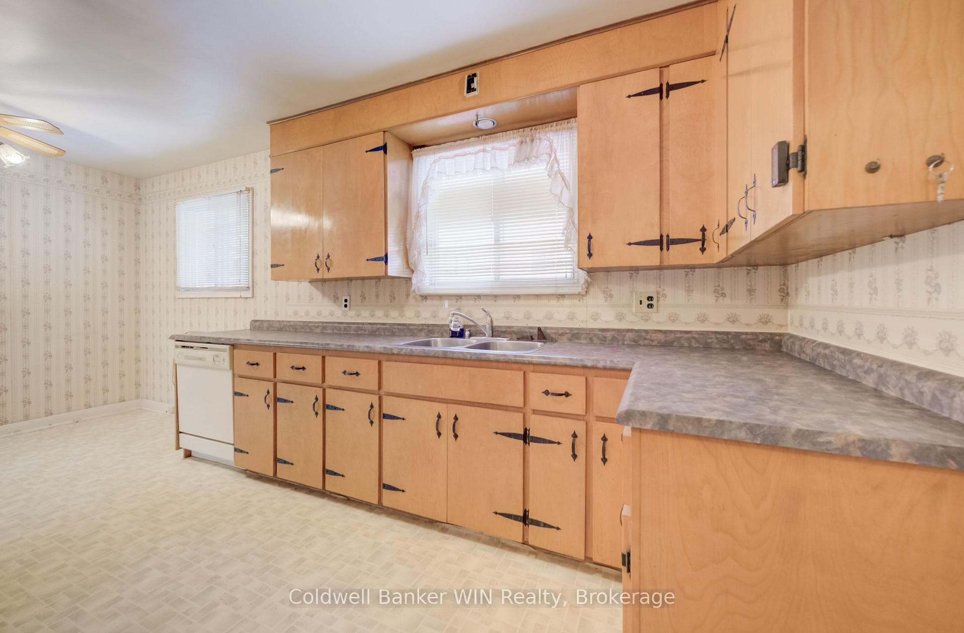130 King Street photo 14