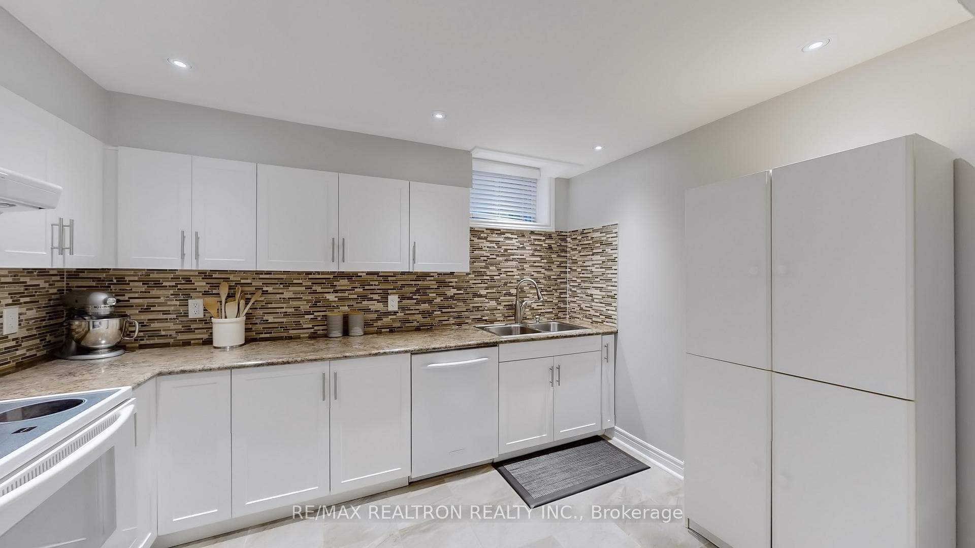 60 Andrew Hill Drive photo 34