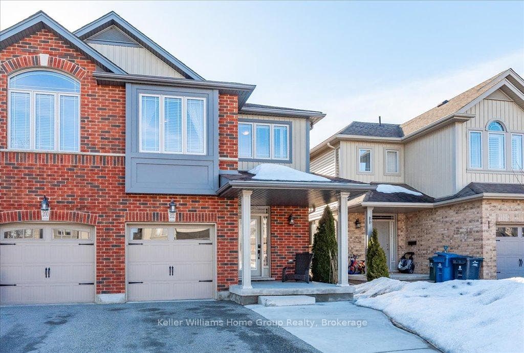 202 Couling Crescent photo 3