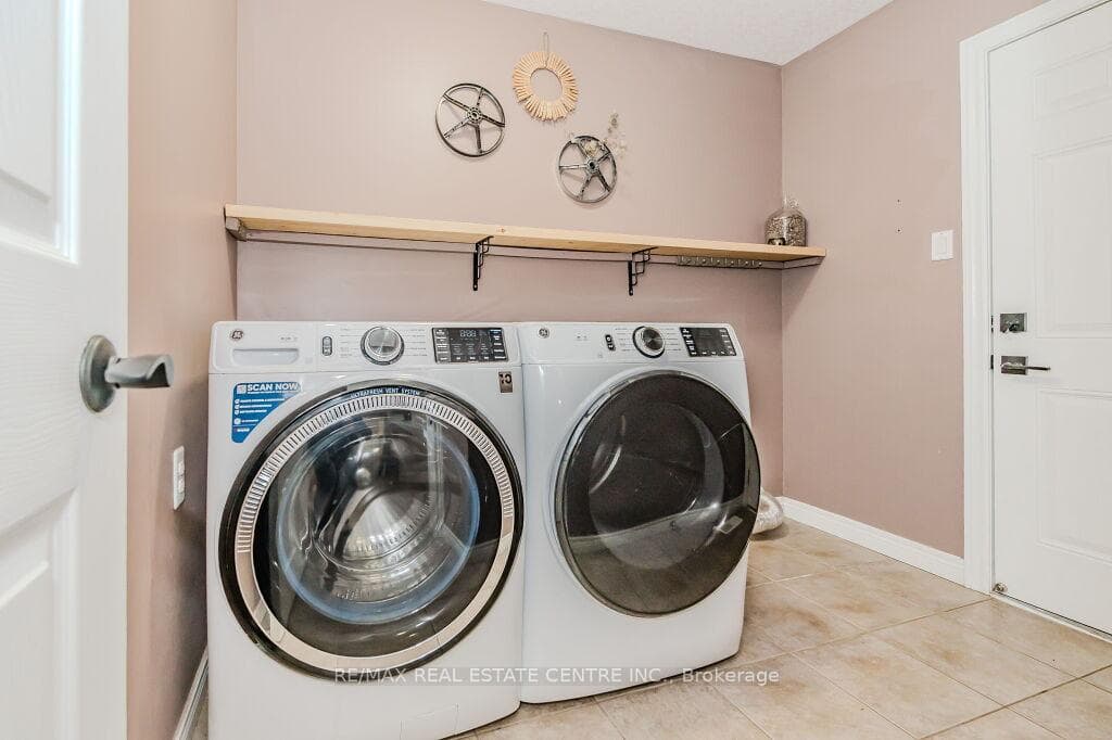 7 Henderson Drive photo 11