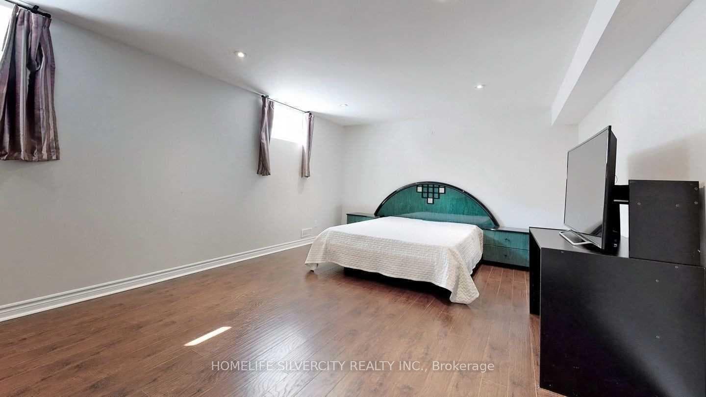 256 Weighton Drive photo 19