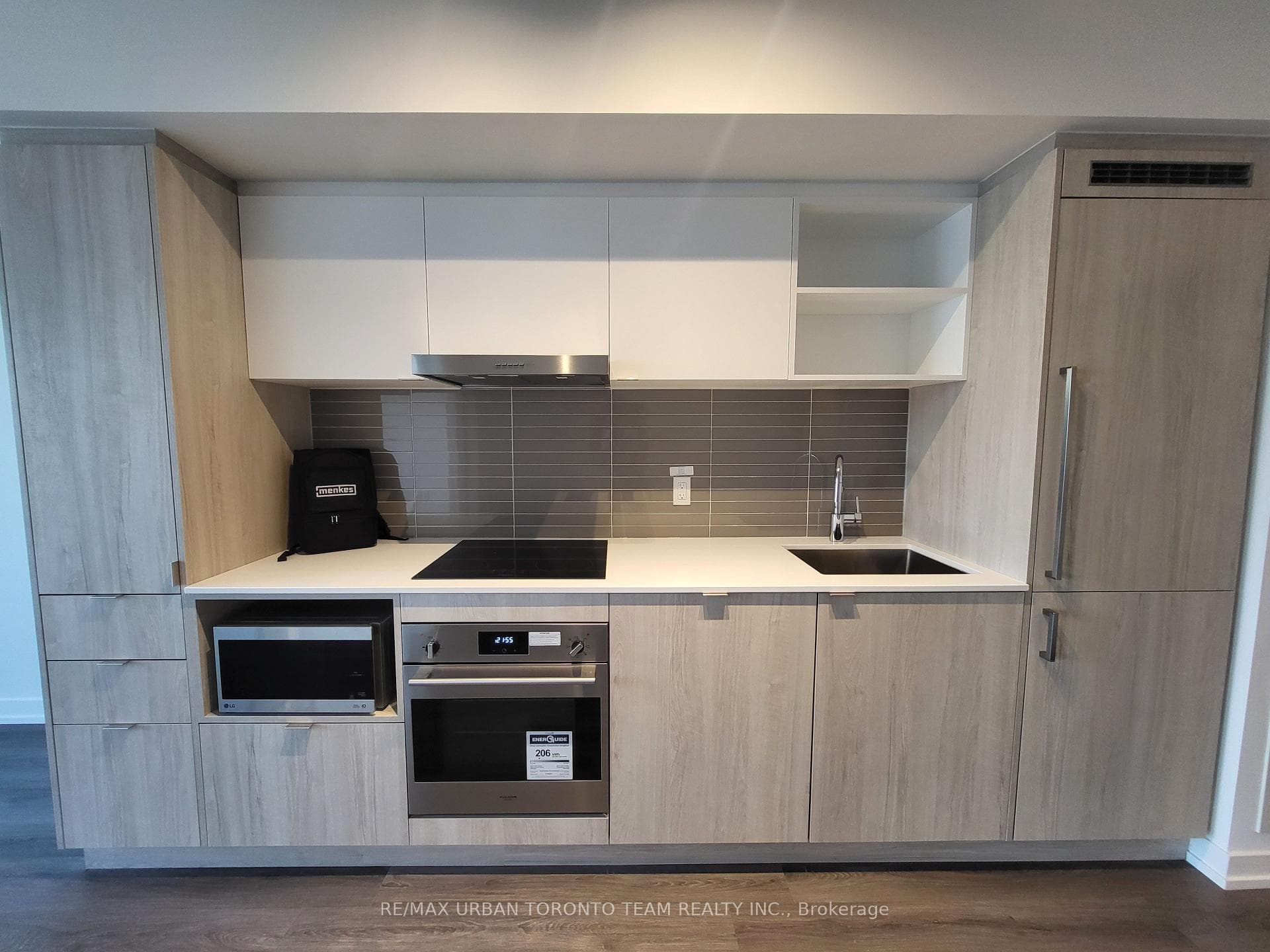 138 Downes Street Unit 3702 photo 4