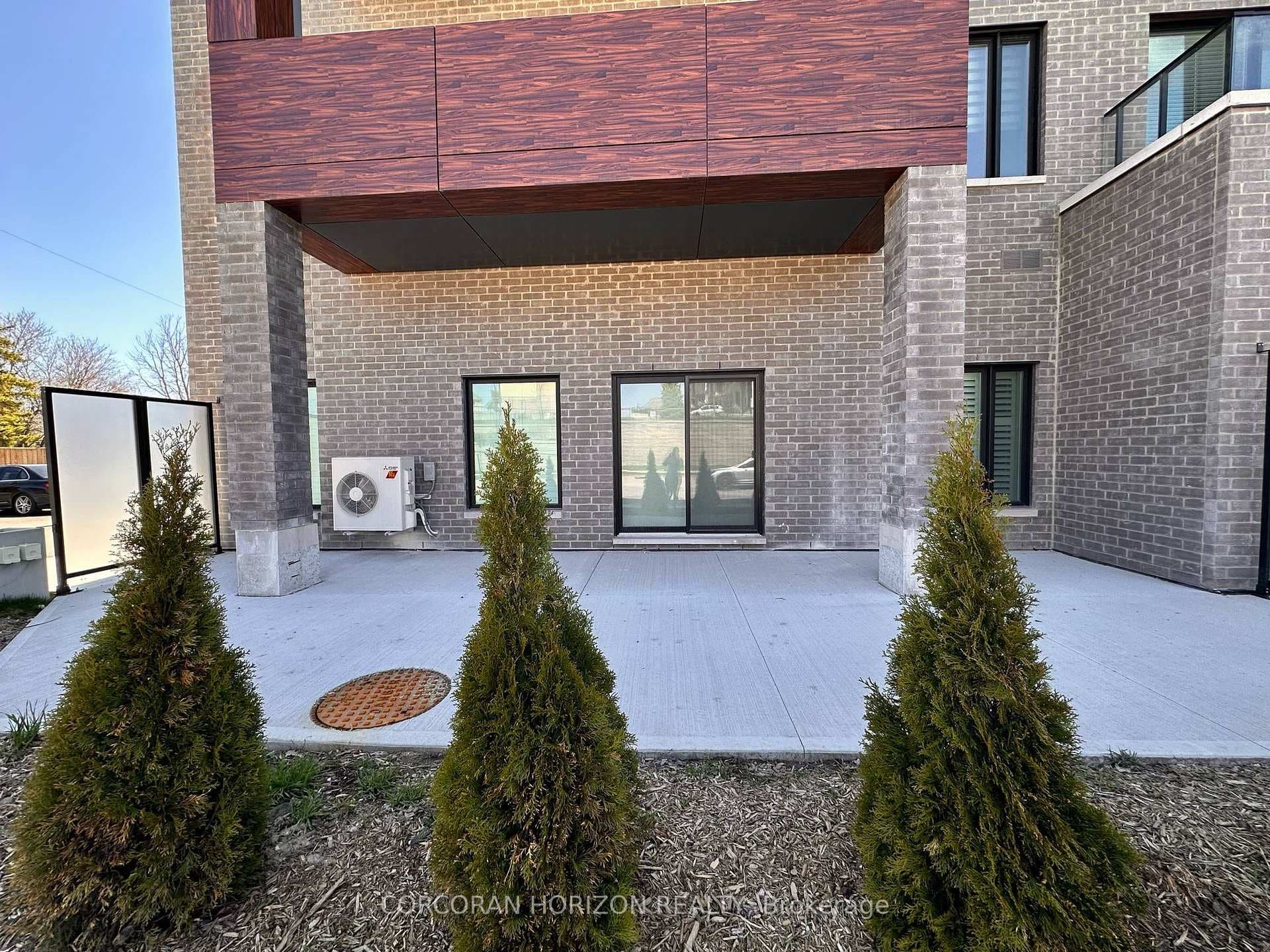 408 Dundas Street Unit 103 photo 4