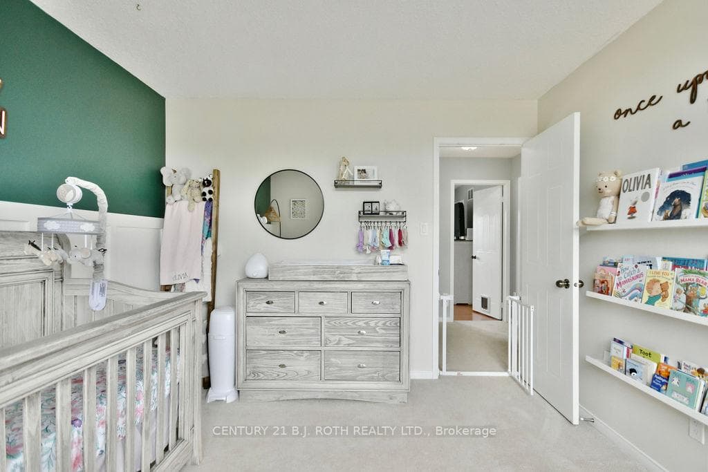 4 Rundle Crescent photo 23