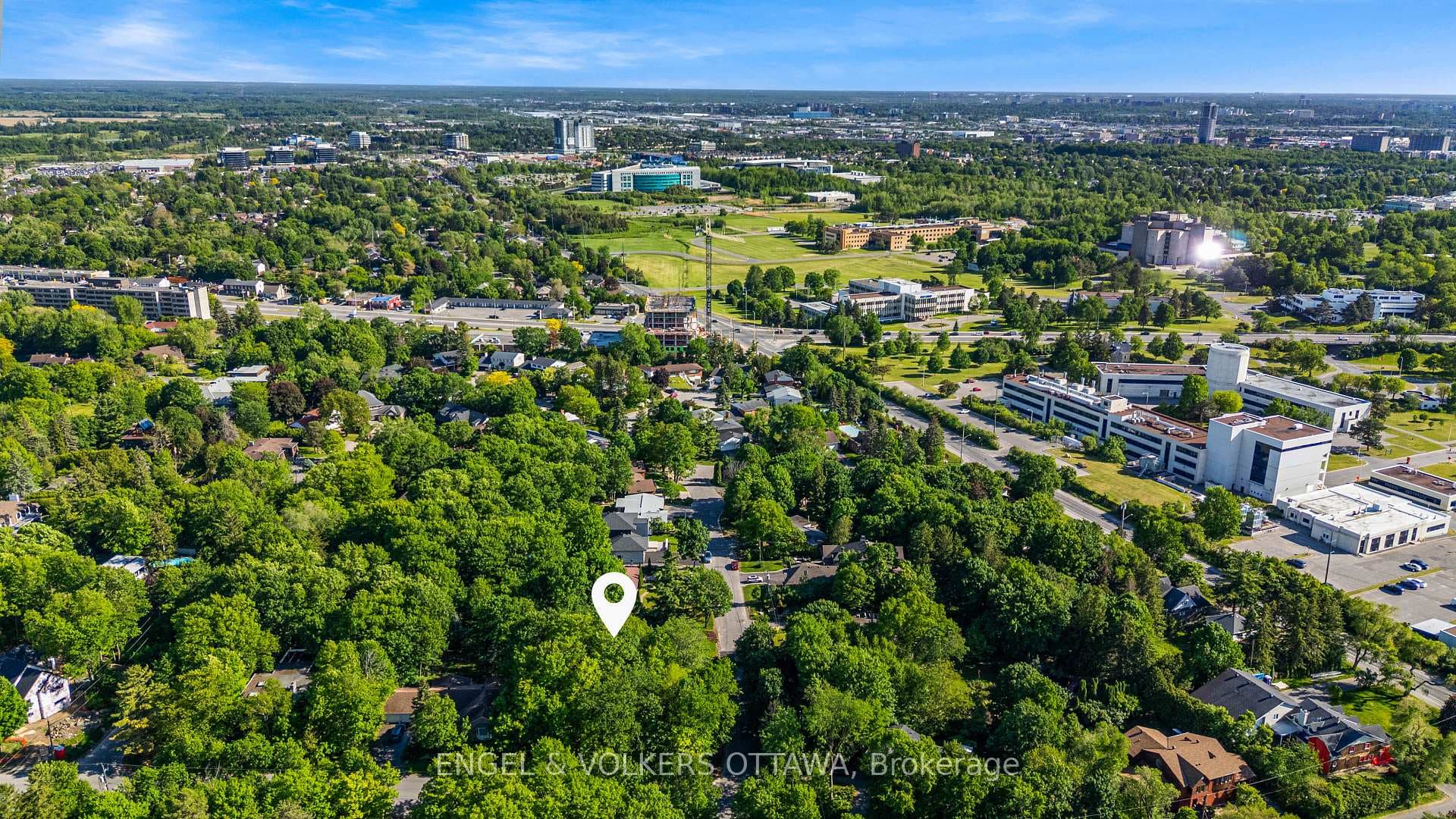 1 Amberly Place photo 26