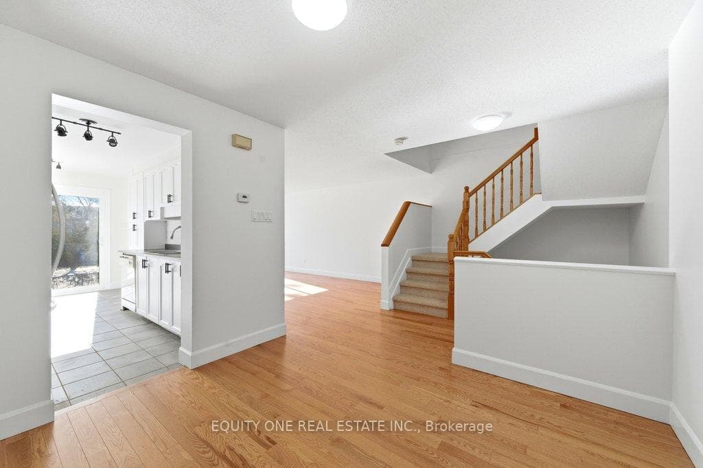 35 Willwood Crescent photo 9