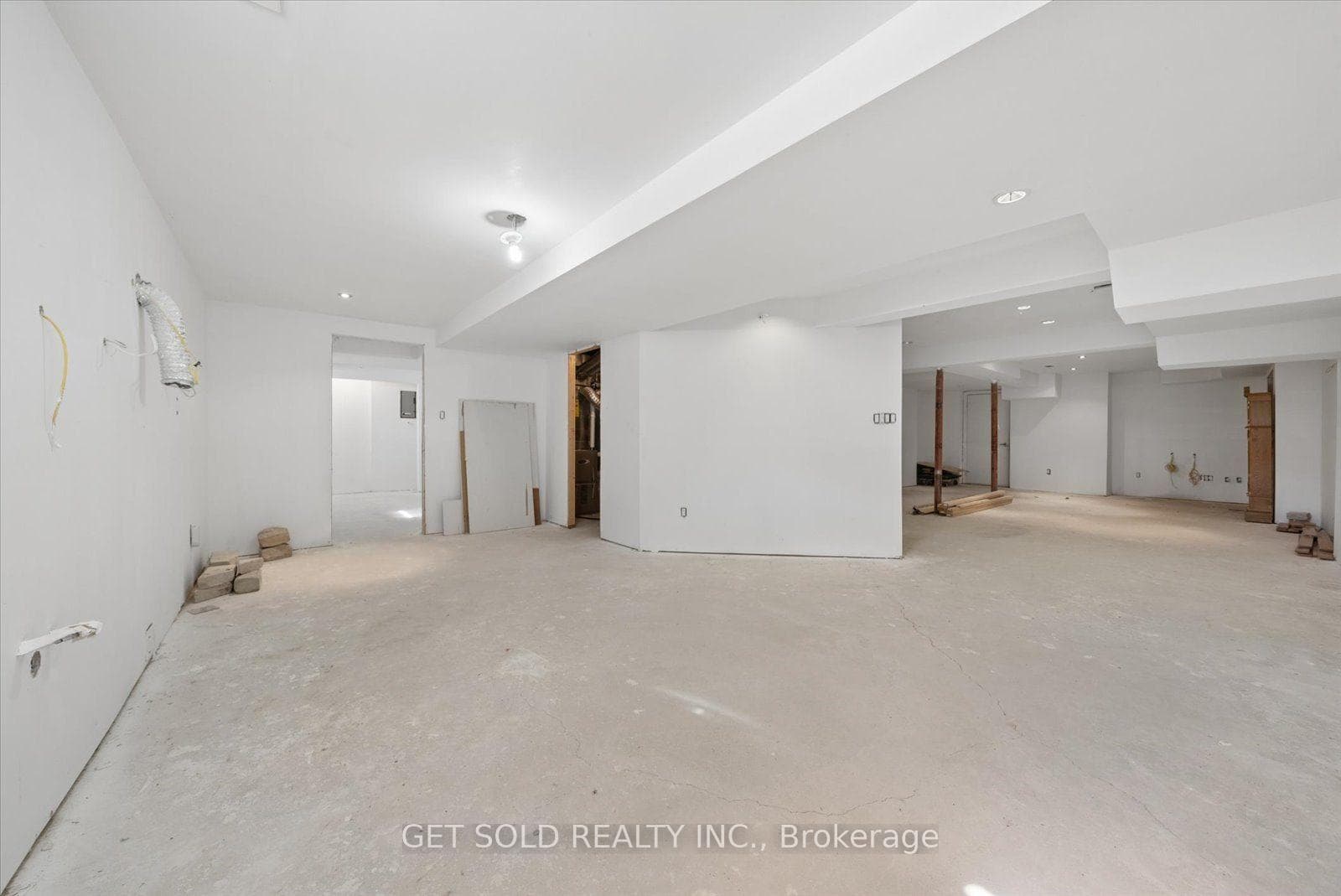 135 Earlsbridge Boulevard photo 41