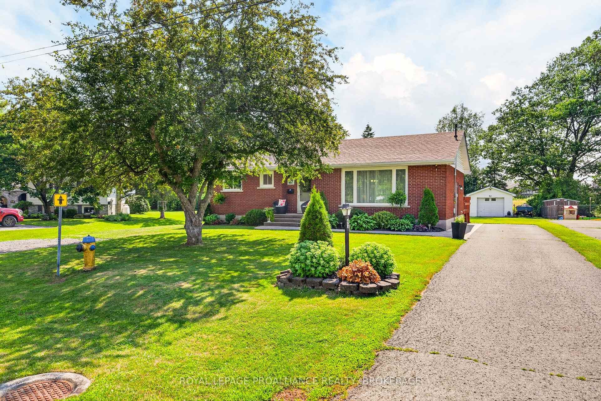 47 Riverview Drive photo 1