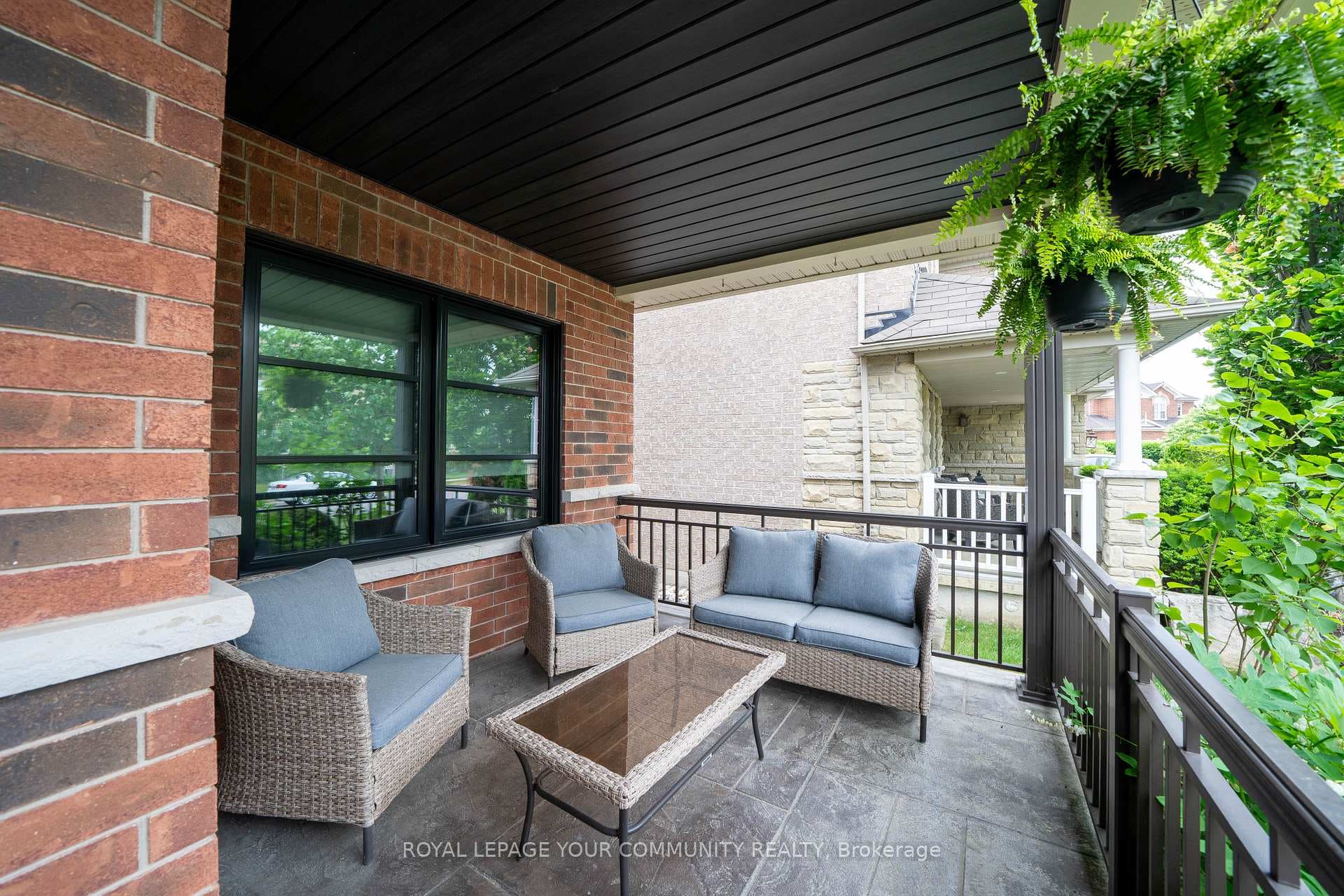 19 Pondmede Crescent photo 4