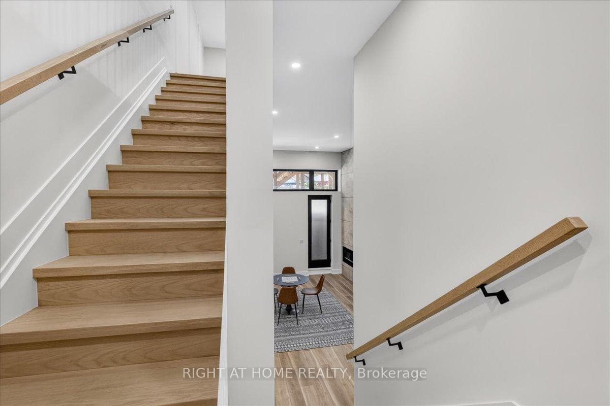 15B ROSEMEADE Avenue photo 36
