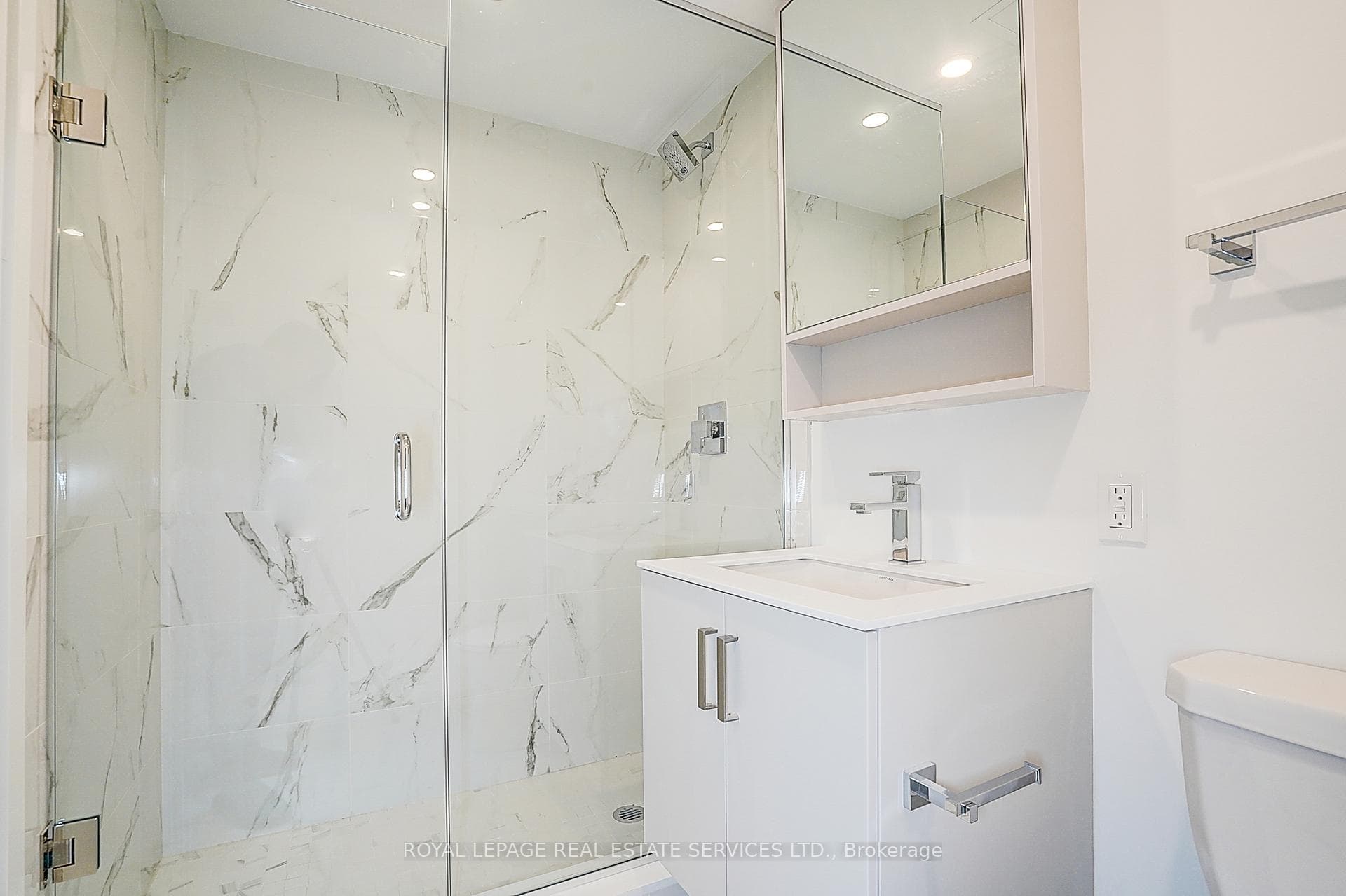 88 Queen Street Unit 3508 photo 42