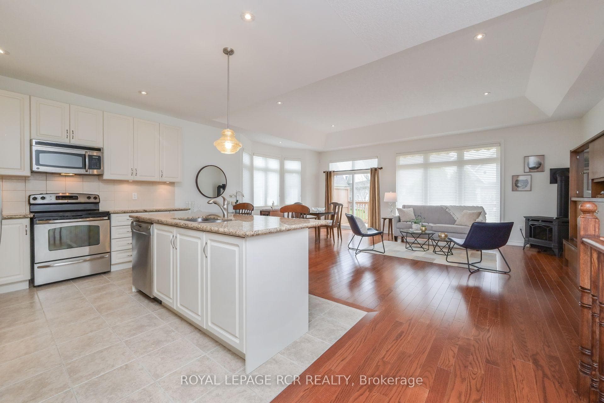 Centre Island, Granite Countertops