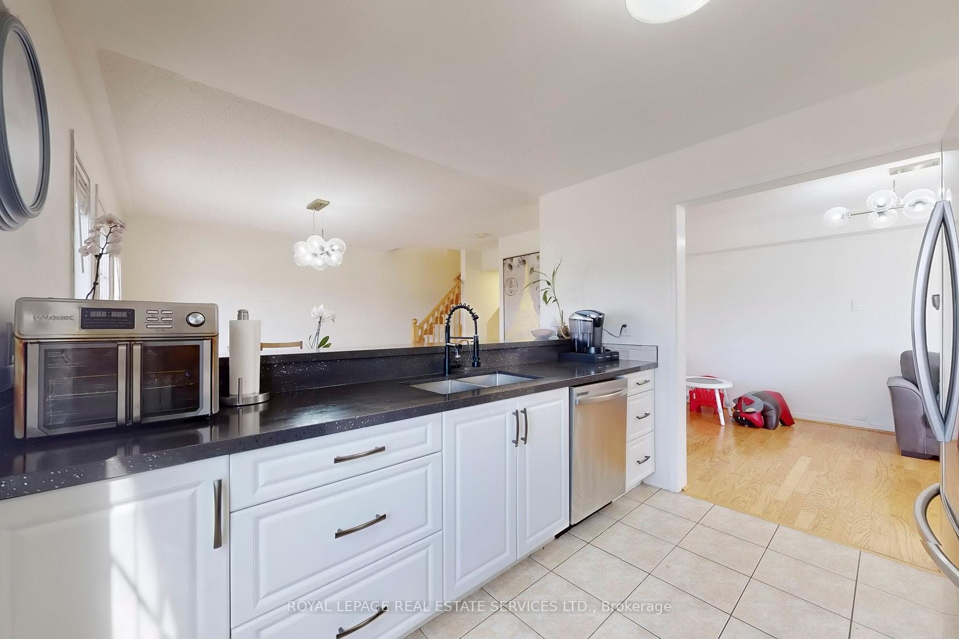 871 Jempson Path photo 18