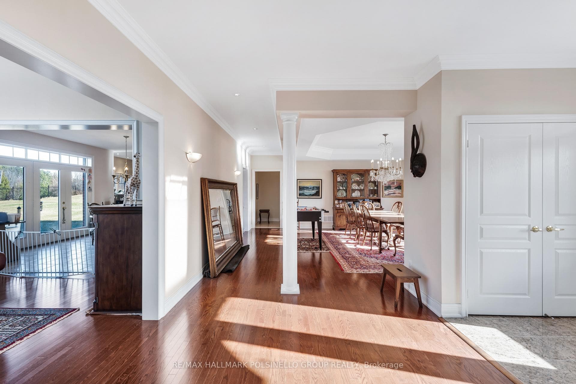 63 Soleil Boulevard photo 16