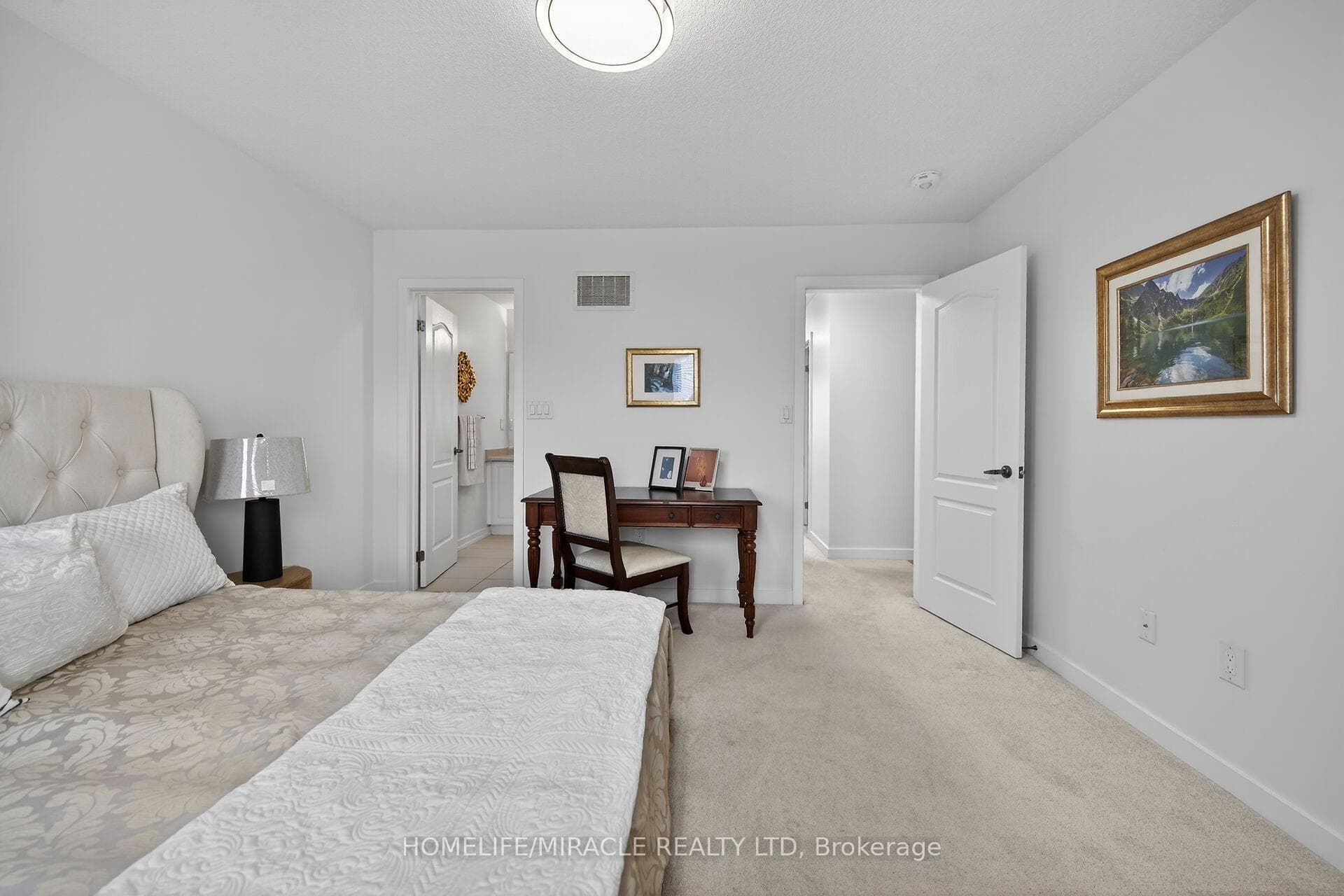 9 Hedges Crescent photo 24