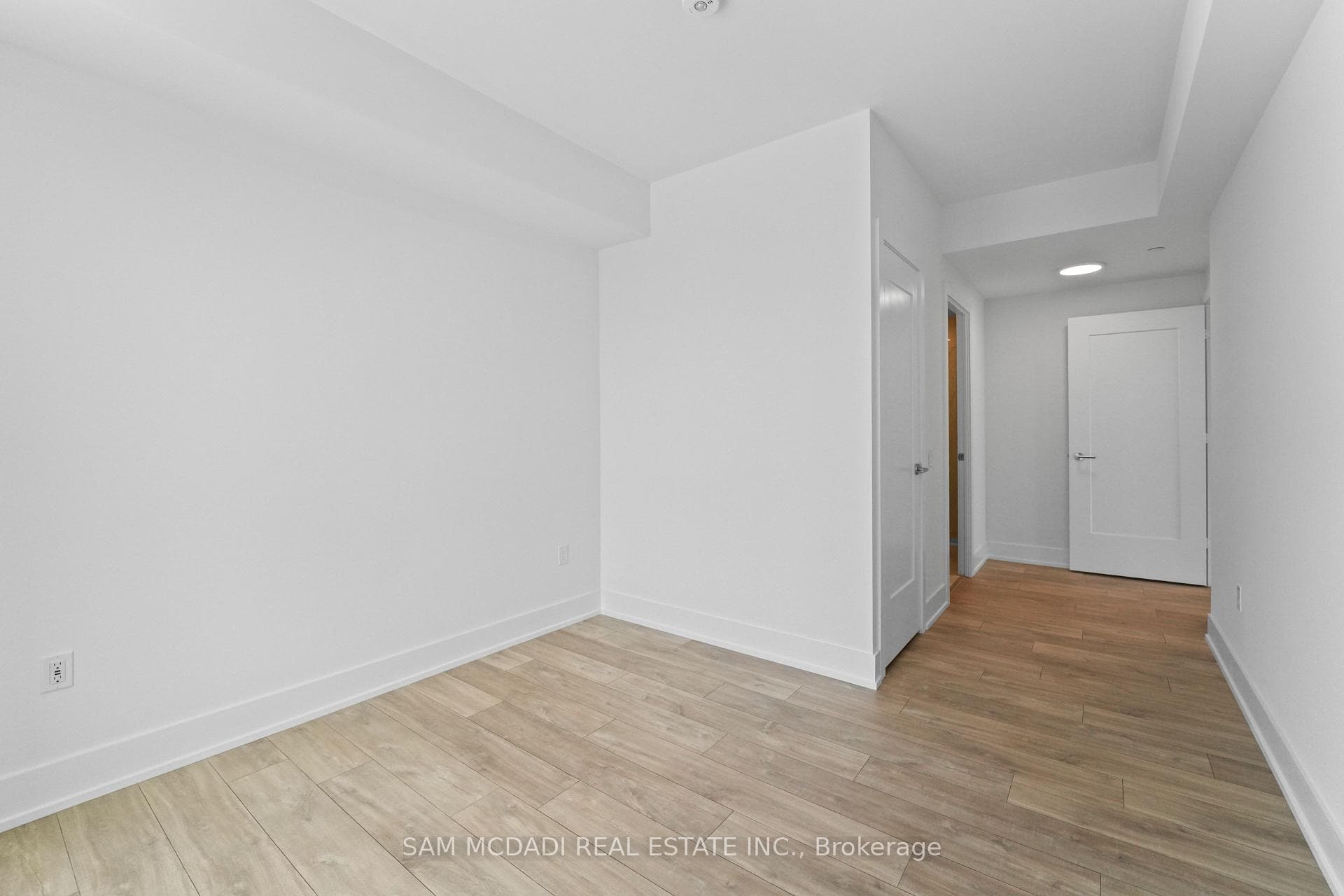 858 DUPONT Street Unit 304 photo 29