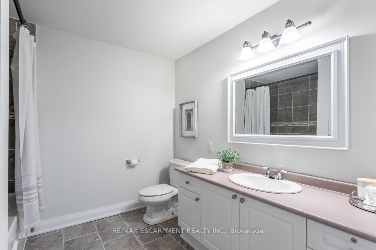 2301 Cavendish Drive Unit 130 photo 20