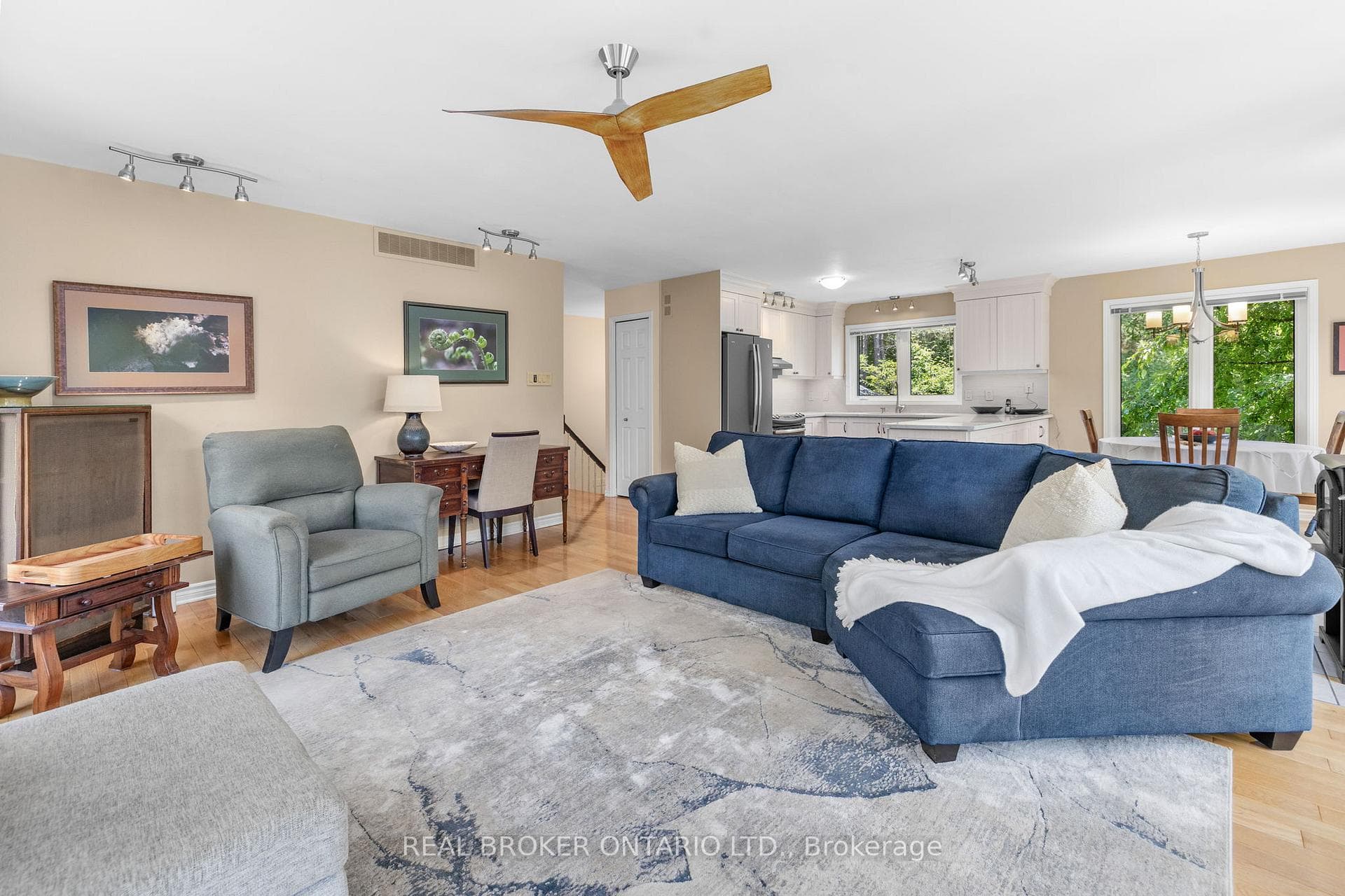 6550 Rideau Valley Drive photo 9