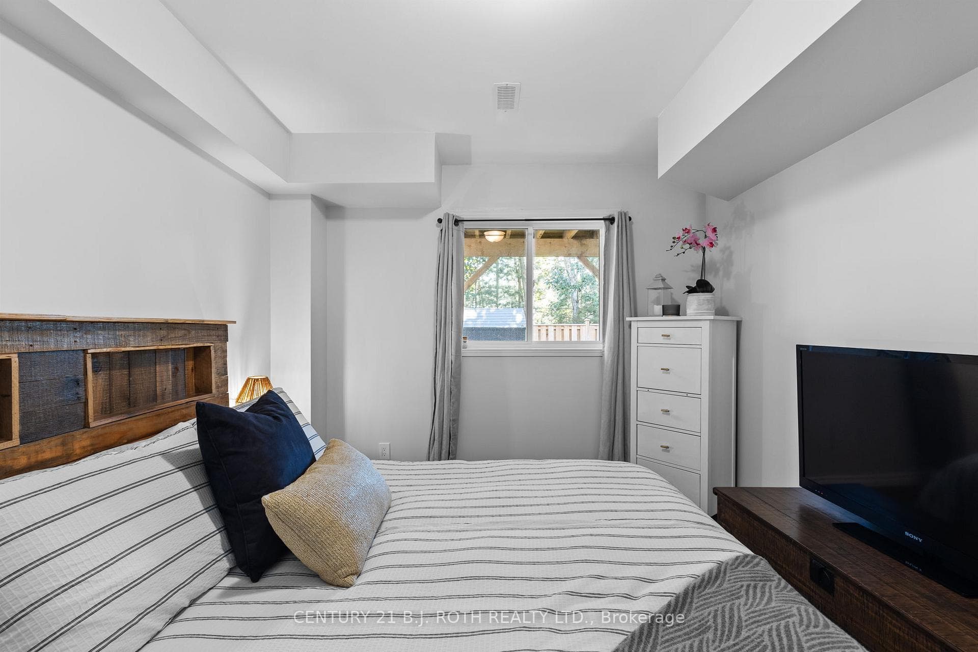 18 LEANNES Way photo 28