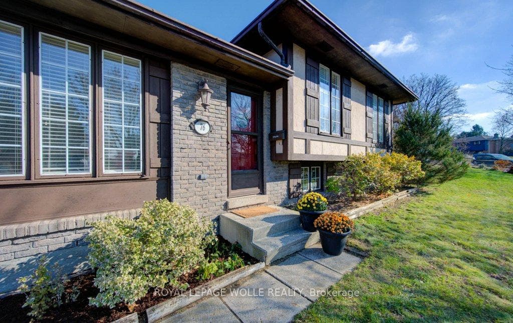 76 Devonglen Drive photo 4