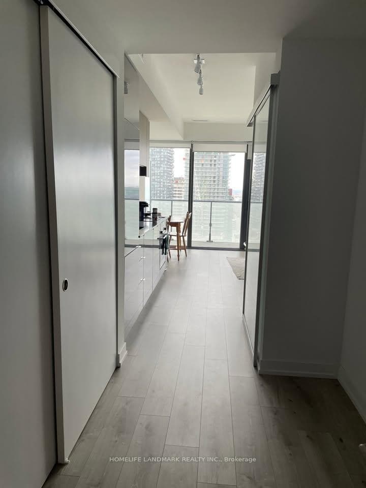 161 Roehampton Avenue Unit 4201 photo 2