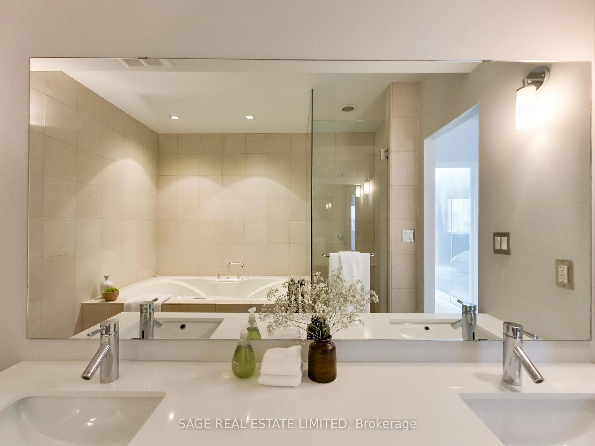 160 Baldwin Street Unit PH616 photo 14