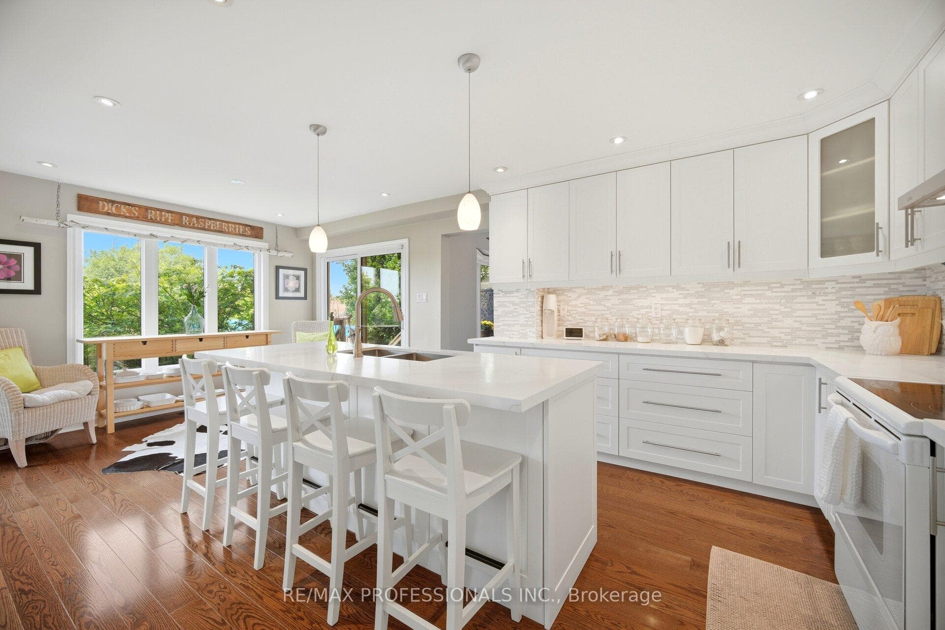 18 Kingfisher Court photo 19