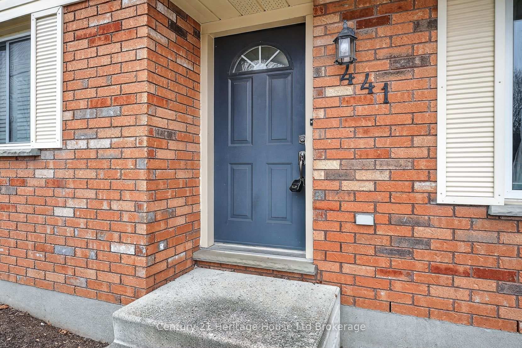 441 Ojibway Street photo 4