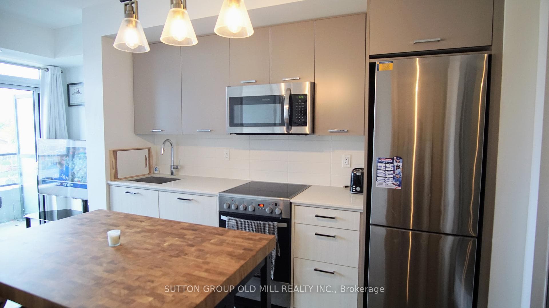 2301 Danforth Avenue Unit 422 photo 2
