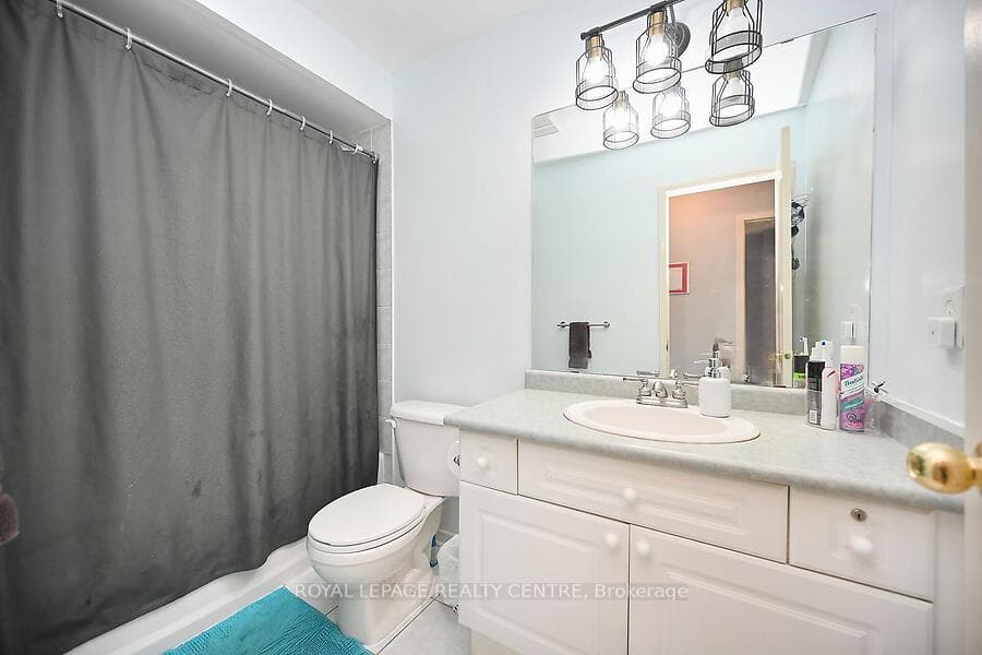 3 Lake Louise Drive photo 23