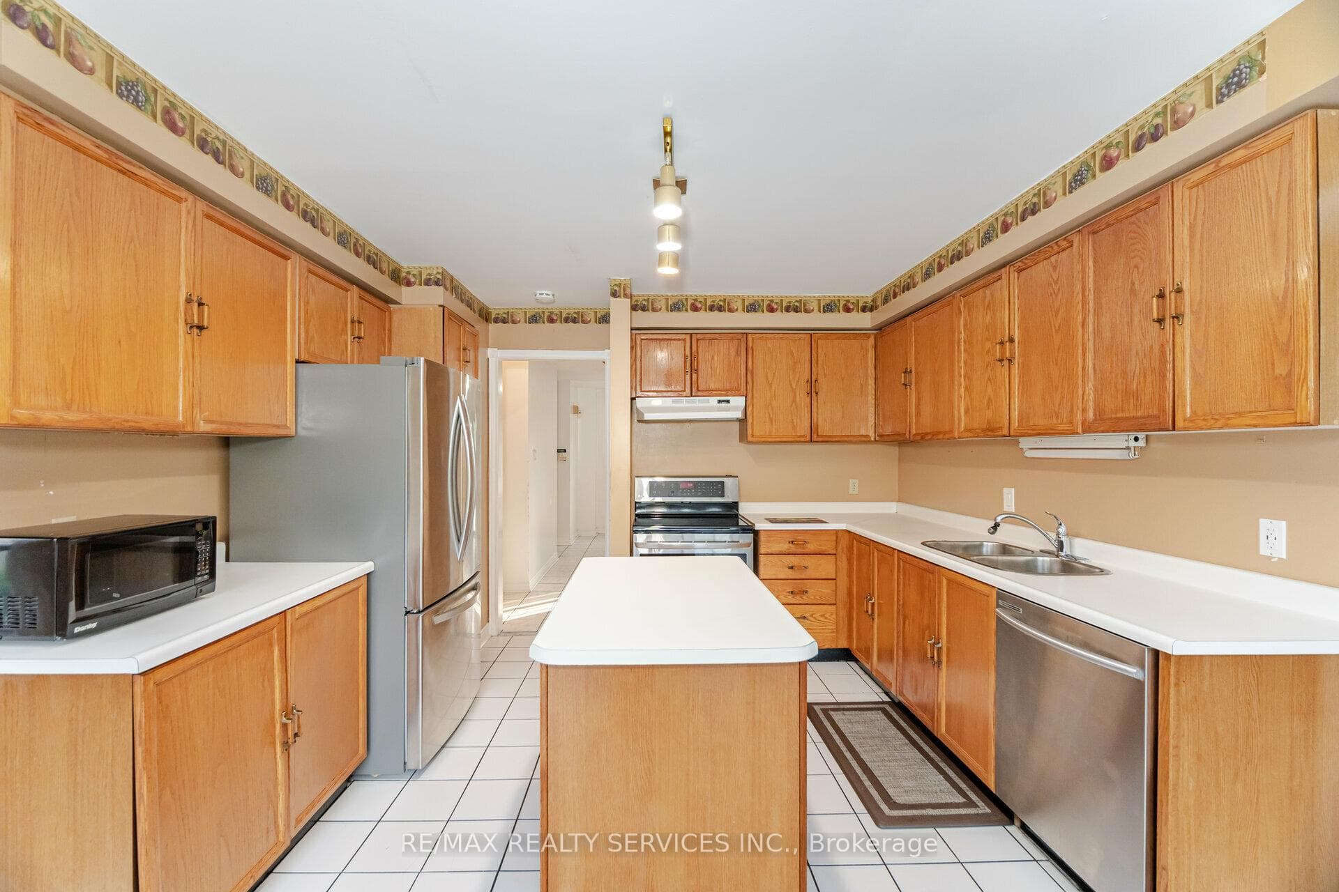 Family sized kitchen
