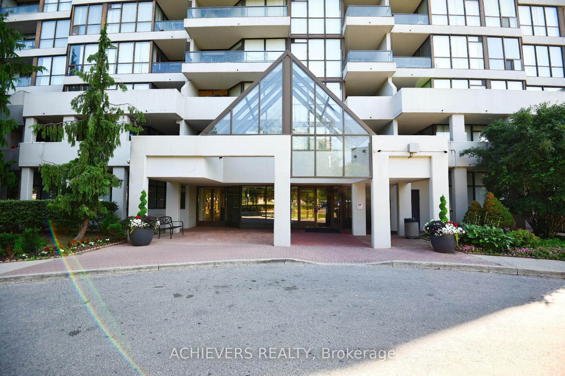 1 Rowntree Road Unit 914 photo 2