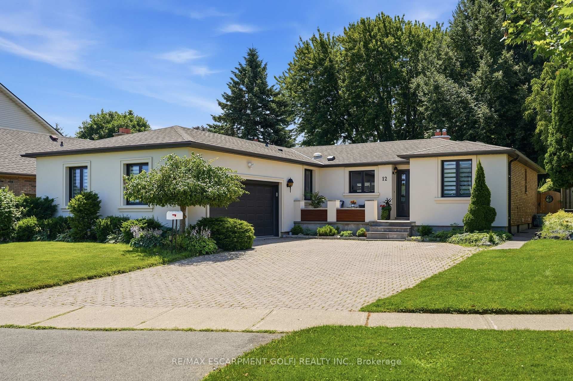 12 Cheval Drive photo 1