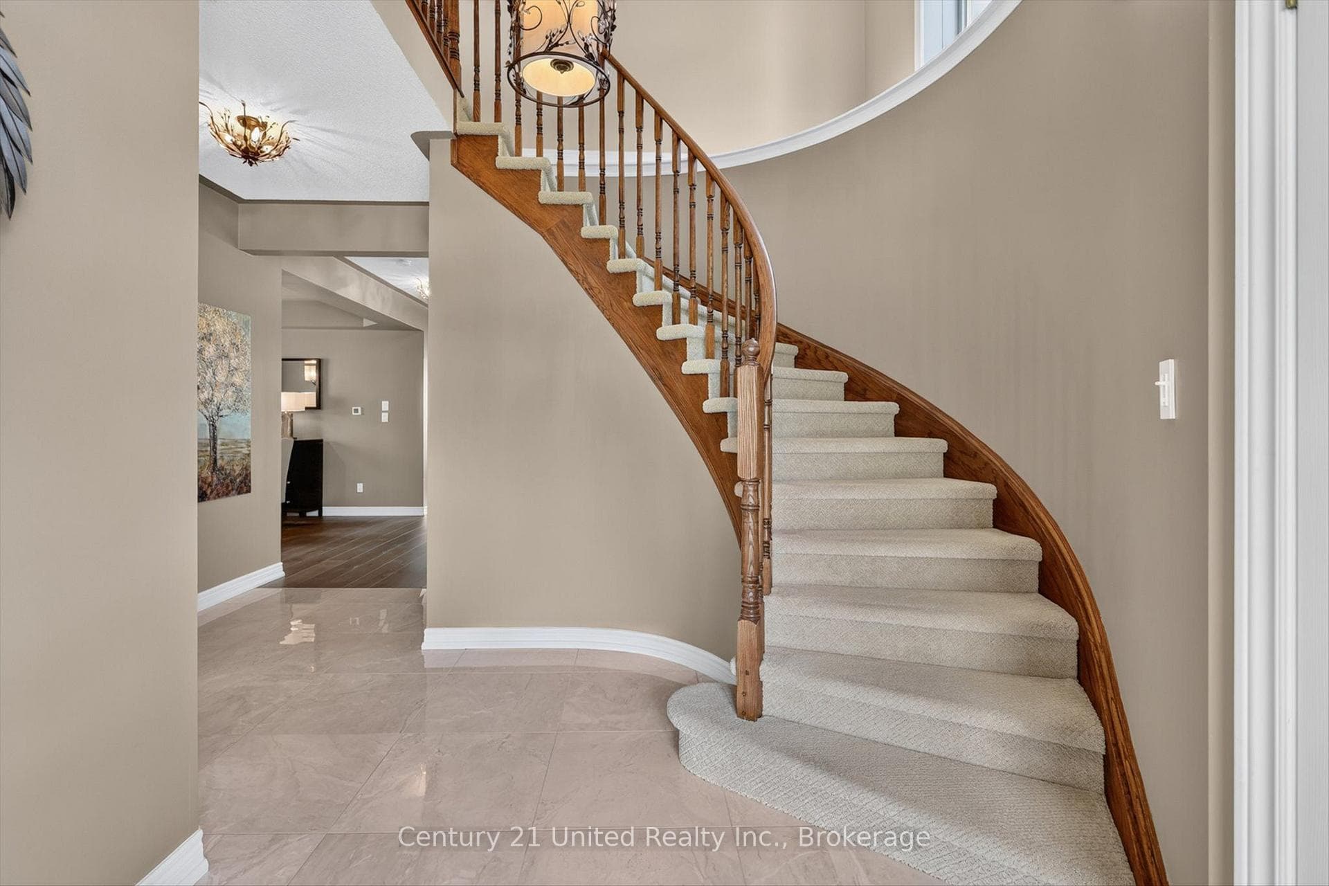 1184 Scollard Drive photo 4