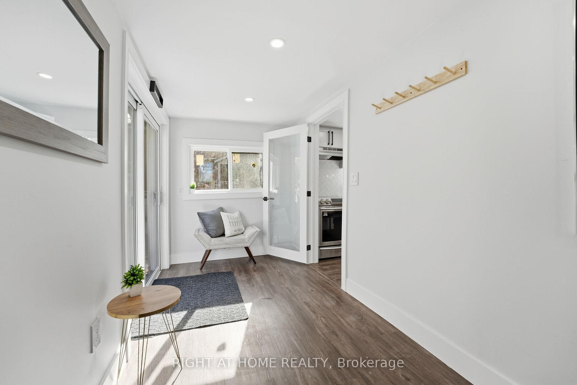 4255 William Street photo 13