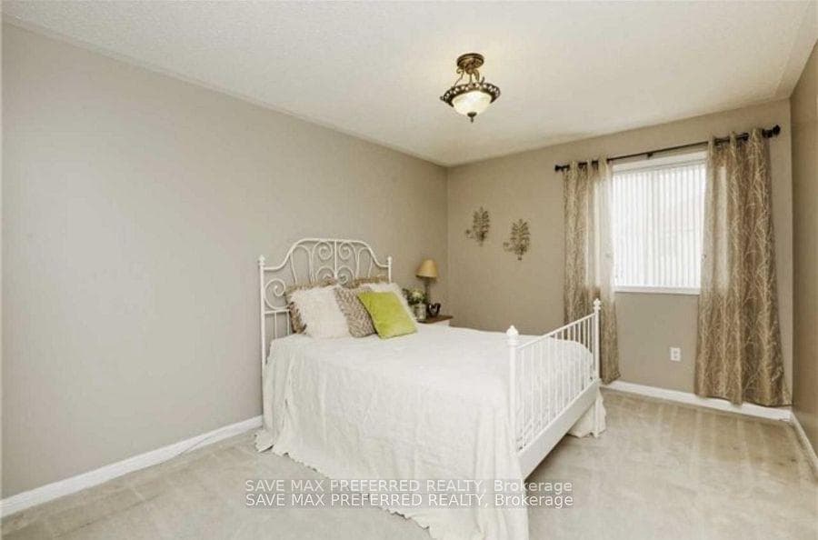 18 Mortimer Drive photo 10